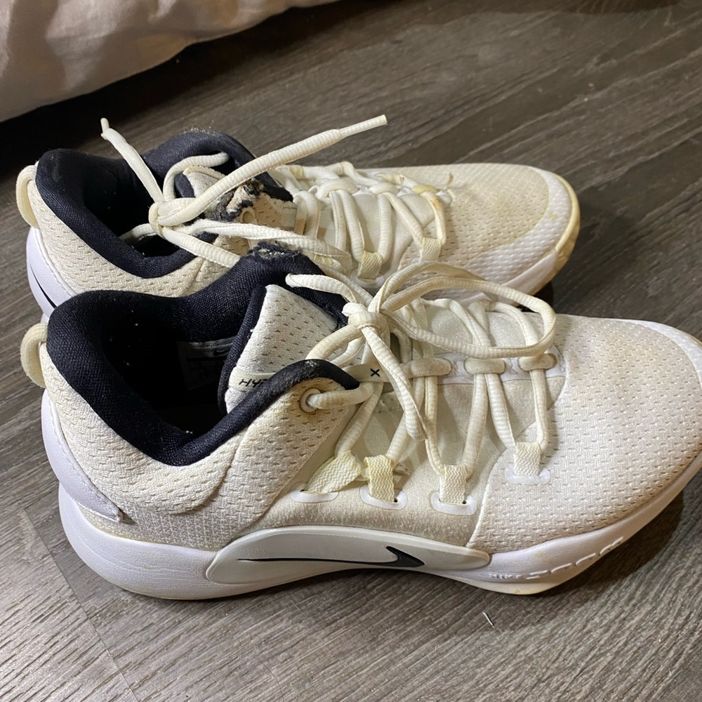 White Hyperdunk